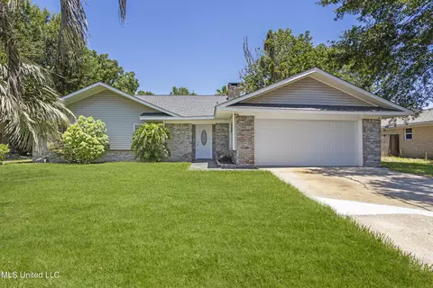1302 Wisteria Ln, Long Beach, MS 39560