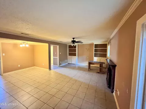 Living - 1255 E County Line Rd #L-3, Jackson, MS 39211 photo 2 of 2