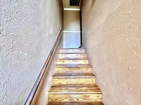 Entry Way - 1255 E County Line Rd #L-3, Jackson, MS 39211 photo 2 of 4