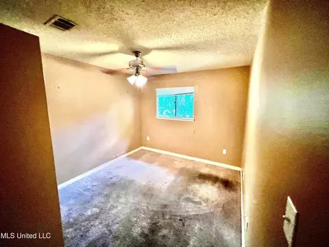 Bedroom - 1255 E County Line Rd #L-3, Jackson, MS 39211 photo 2 of 4