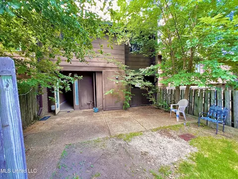 Exterior - 1255 E County Line Rd #L-3, Jackson, MS 39211 photo 1 of 1