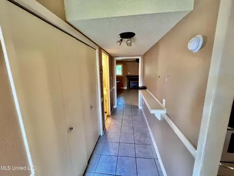 Entry Way - 1255 E County Line Rd #L-3, Jackson, MS 39211 photo 1 of 4