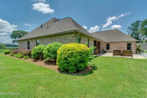 Exterior - 4050 N Ratliff Rd, Jackson, MS 39209 photo 4 of 9