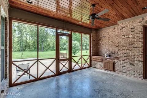 Exterior - 4050 N Ratliff Rd, Jackson, MS 39209 photo 6 of 9