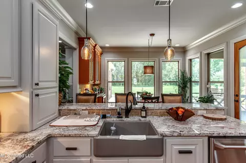 Kitchen - 4050 N Ratliff Rd, Jackson, MS 39209 photo 5 of 5