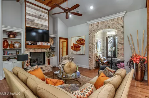 Living - 4050 N Ratliff Rd, Jackson, MS 39209 photo 1 of 5