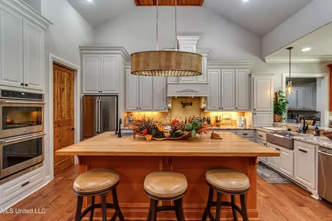 Kitchen - 4050 N Ratliff Rd, Jackson, MS 39209 photo 4 of 5