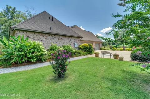 Exterior - 4050 N Ratliff Rd, Jackson, MS 39209 photo 3 of 9