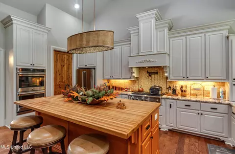 Kitchen - 4050 N Ratliff Rd, Jackson, MS 39209 photo 1 of 5
