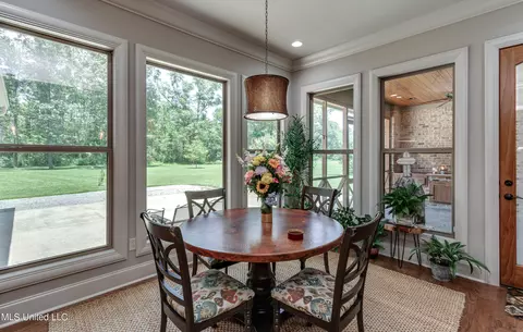 Dining - 4050 N Ratliff Rd, Jackson, MS 39209 photo 3 of 3