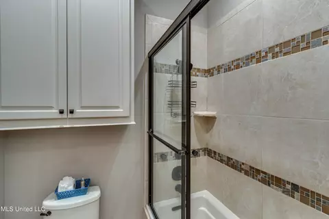 Bath - 4050 N Ratliff Rd, Jackson, MS 39209 photo 7 of 7