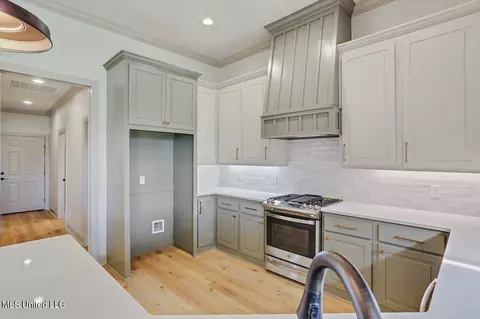 Kitchen - 237 Bronson Bnd, Flowood, MS 39232 photo 3 of 3