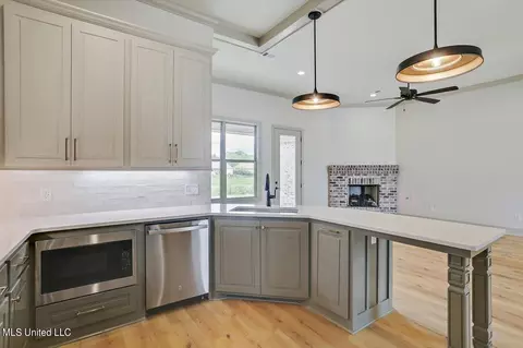 Kitchen - 237 Bronson Bnd, Flowood, MS 39232 photo 2 of 3
