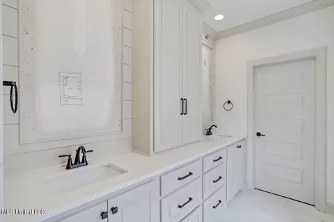 Bath - 237 Bronson Bnd, Flowood, MS 39232 photo 1 of 5