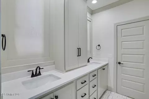 Bath - 237 Bronson Bnd, Flowood, MS 39232 photo 4 of 5