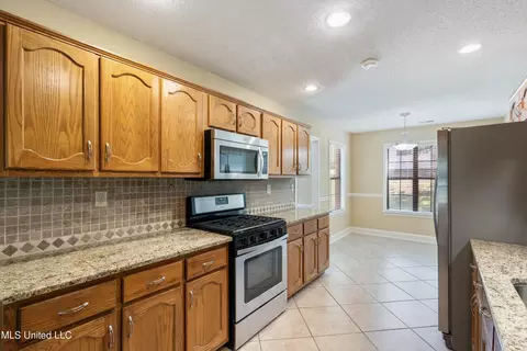 Kitchen - 4732 Patton Dr, Olive Branch, MS 38654 photo 3 of 4