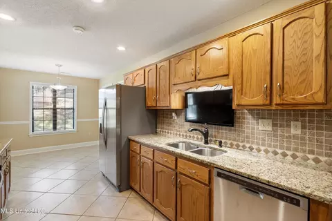 Kitchen - 4732 Patton Dr, Olive Branch, MS 38654 photo 4 of 4
