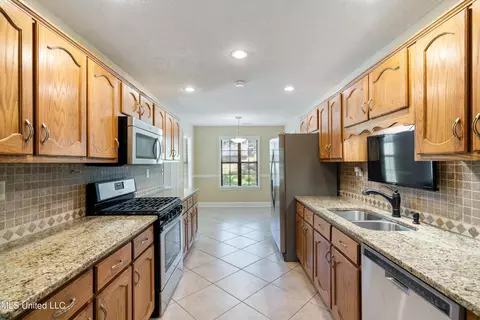 Kitchen - 4732 Patton Dr, Olive Branch, MS 38654 photo 2 of 4