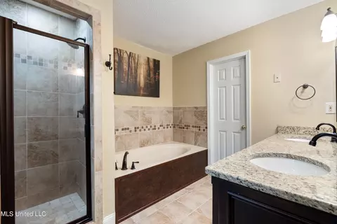 Bath - 4732 Patton Dr, Olive Branch, MS 38654 photo 2 of 3