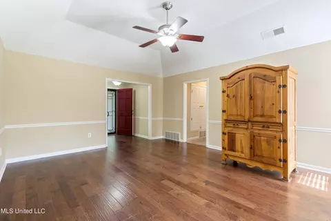Living - 4732 Patton Dr, Olive Branch, MS 38654 photo 2 of 2