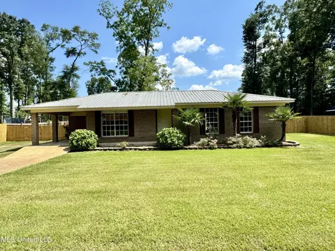 121 Tara Ln, Lucedale, MS 39452