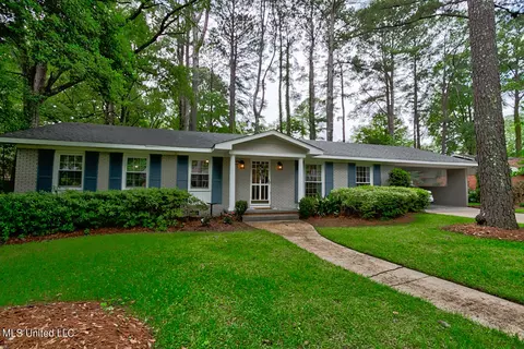 5257 Saratoga Dr, Jackson, MS 39211
