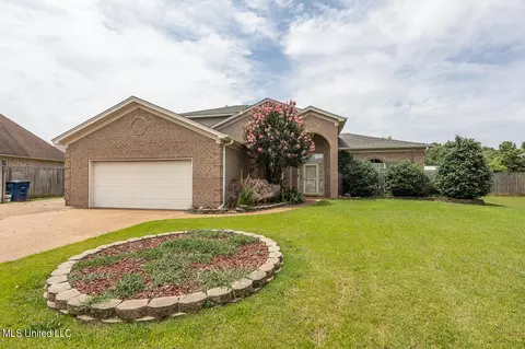 6286 Ivy Trails Dr, Olive Branch, MS 38654