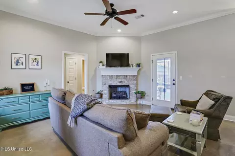 Living - 1237 Addison Ln, Brandon, MS 39042 photo 2 of 2