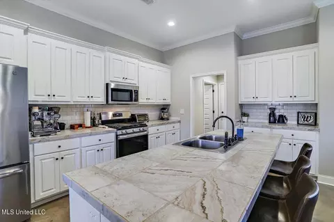 Kitchen - 1237 Addison Ln, Brandon, MS 39042 photo 3 of 3