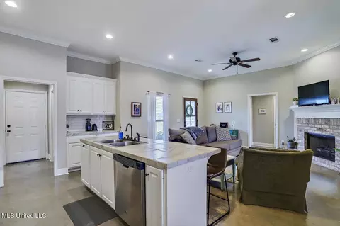 Kitchen - 1237 Addison Ln, Brandon, MS 39042 photo 2 of 3