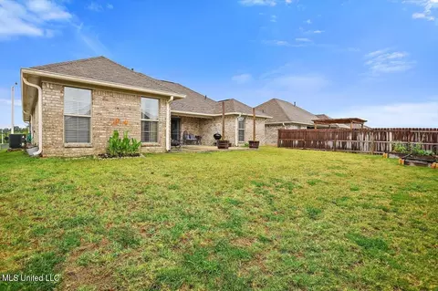 Exterior - 1237 Addison Ln, Brandon, MS 39042 photo 4 of 6