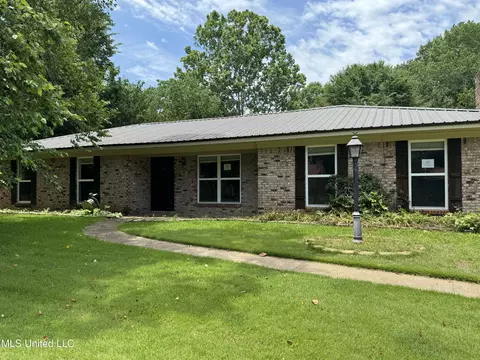 323 Bruin Ave, Pearl, MS 39208