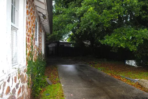 Exterior - 280 Porter Ave, Biloxi, MS 39530 photo 3 of 6