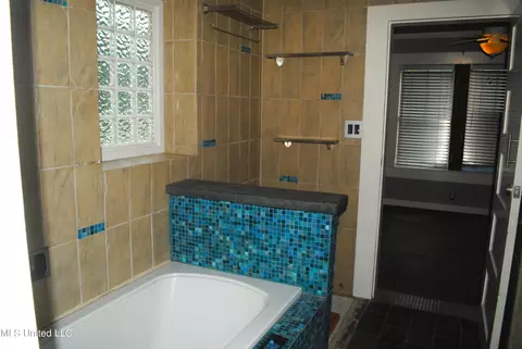 Bath - 280 Porter Ave, Biloxi, MS 39530 photo 2 of 3