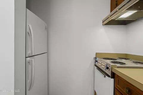 Kitchen - 214 Lakeside Villa B, Diamondhead, MS 39525 photo 3 of 3