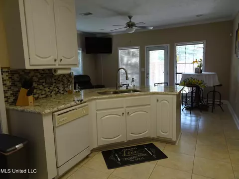 355 Wicklow Cir, Brandon, MS 39047 photo 12