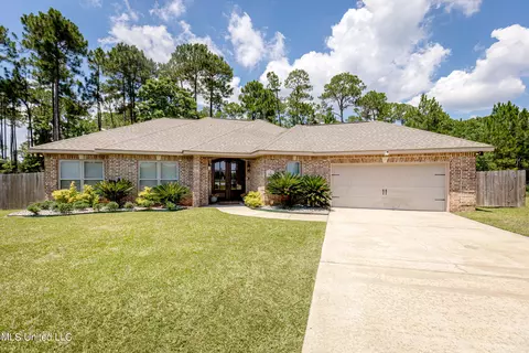 1020 Pelican Cv, Ocean Springs, MS 39564