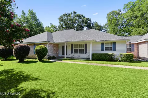 14 Rosewood Dr, Picayune, MS 39466