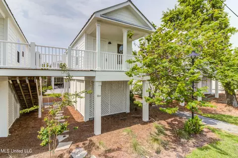 215 E Second St #38A, Pass Christian, MS 39571