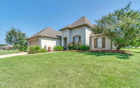 106 Bridge Walk Dr, Canton, MS 39046