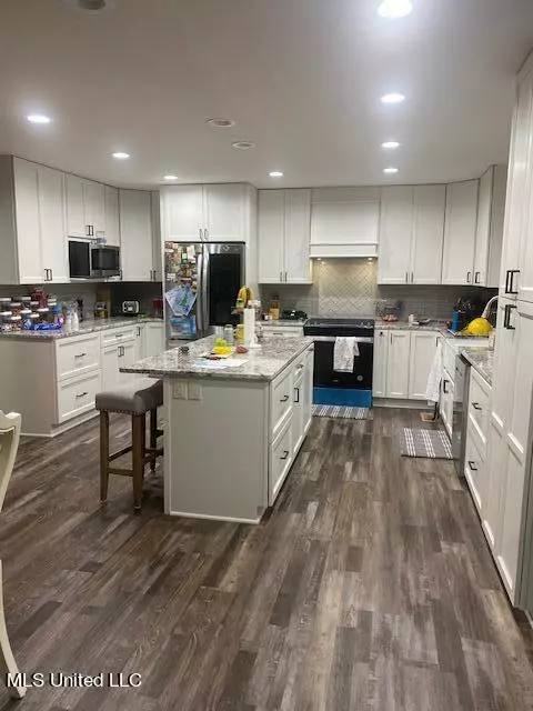 Kitchen - 3484 Highway 5, Hickory Flat, MS 38633 photo 5 of 8