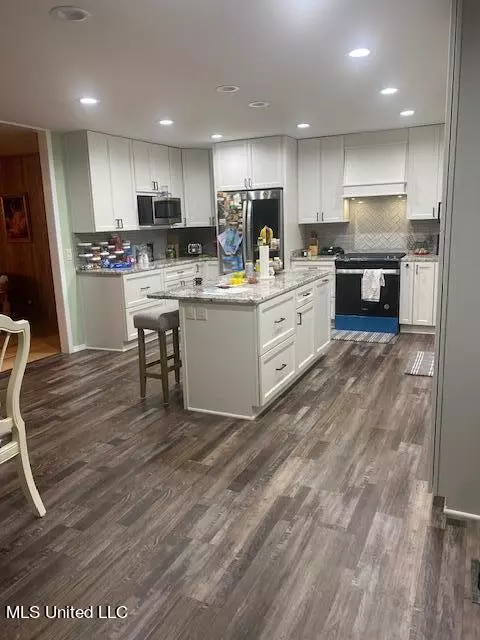 Kitchen - 3484 Highway 5, Hickory Flat, MS 38633 photo 6 of 8