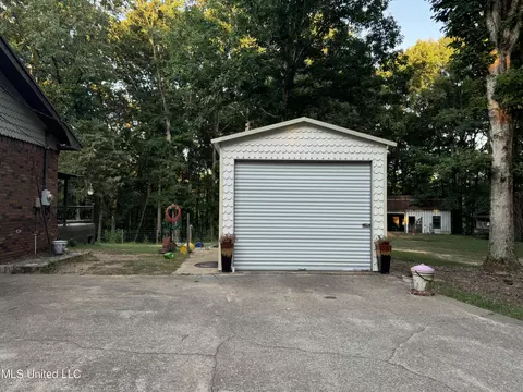 Exterior - 3484 Highway 5, Hickory Flat, MS 38633 photo 10 of 16