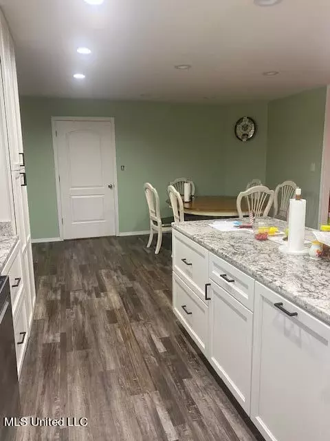 Kitchen - 3484 Highway 5, Hickory Flat, MS 38633 photo 4 of 8