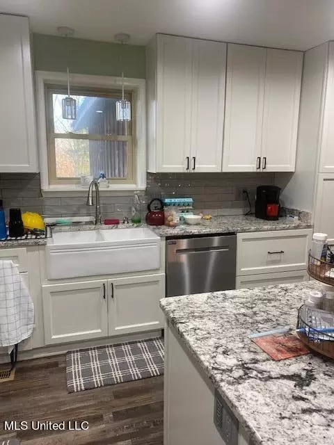 Kitchen - 3484 Highway 5, Hickory Flat, MS 38633 photo 2 of 8