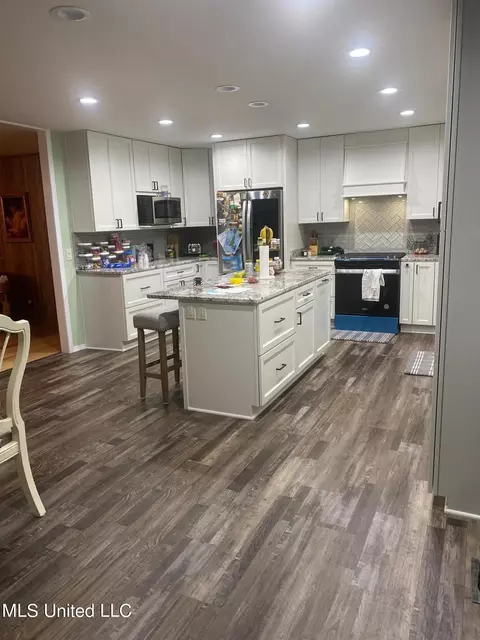 Kitchen - 3484 Highway 5, Hickory Flat, MS 38633 photo 7 of 8
