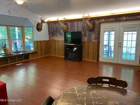 Living - 3484 Highway 5, Hickory Flat, MS 38633 photo 6 of 6
