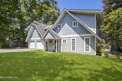 9392 Ridgeview Dr, Ocean Springs, MS 39564