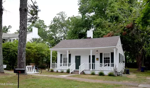 360 E College Ave, Holly Springs, MS 38635