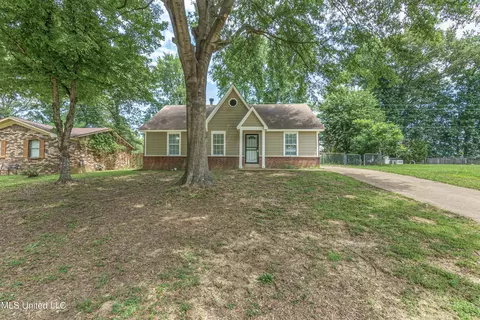 5712 Briarwood Dr, Horn Lake, MS 38637